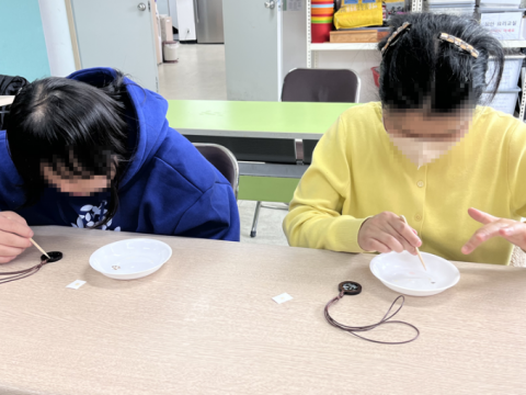 4월 나도 공예작가! 교실 활동 사진